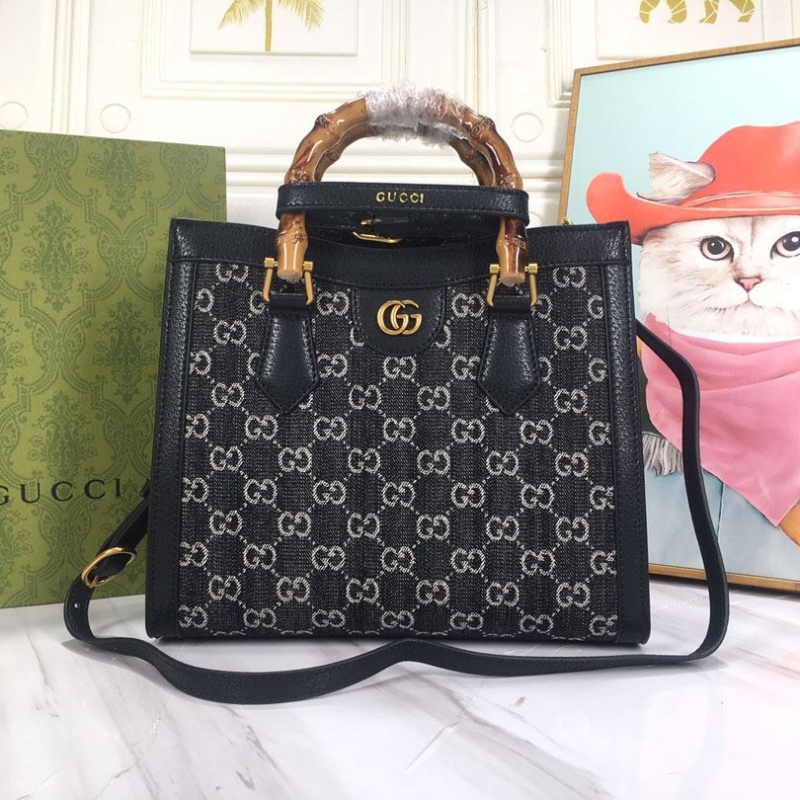 G*u*i shopping bags